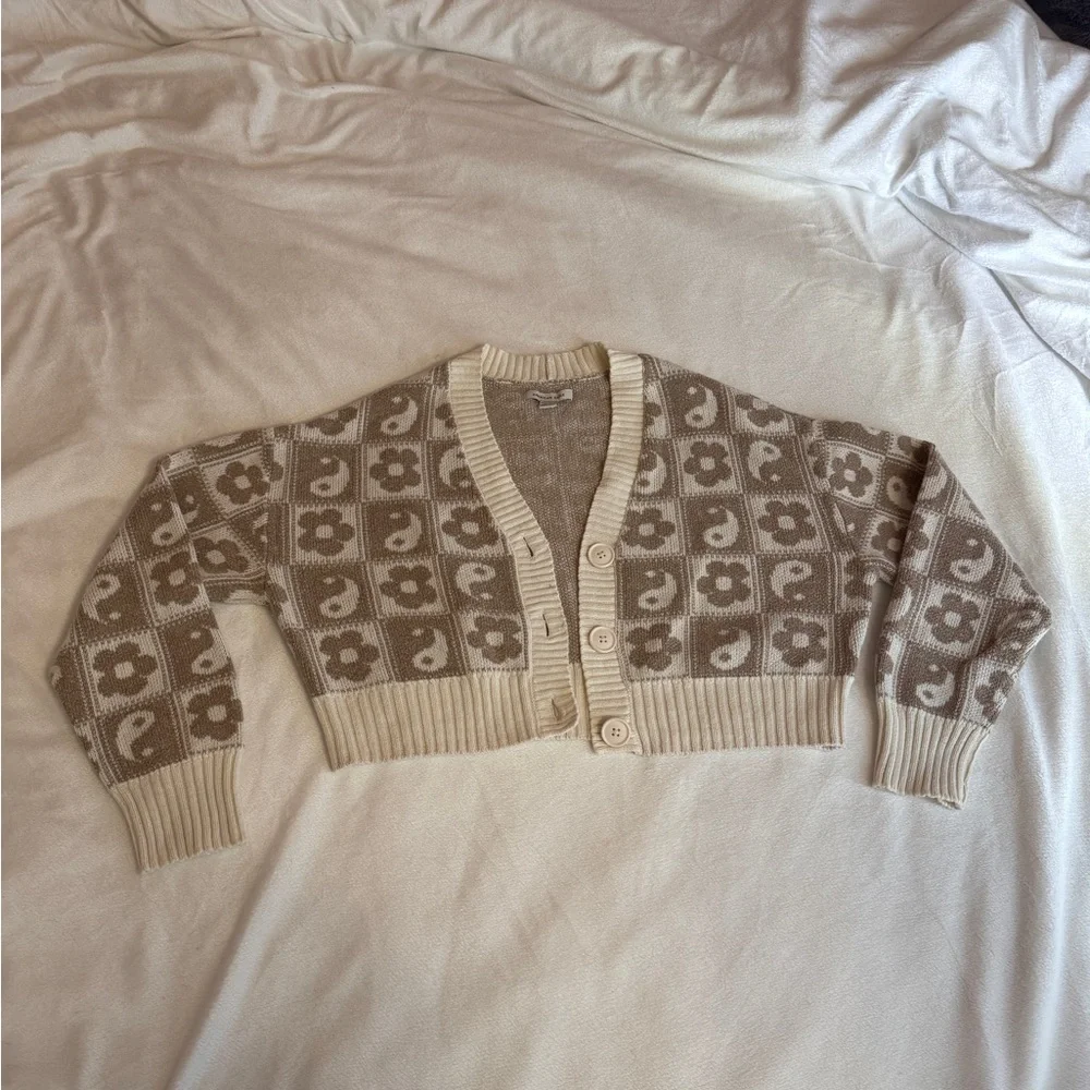 American Eagle Outfitters Beige and Cream Floral Cardigan - Picture 7 of 7